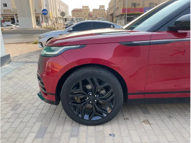 Car image 9