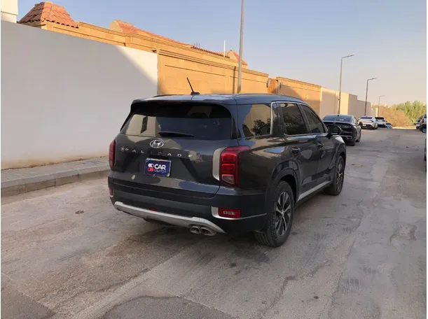 Car image 5
