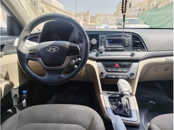 Car image 19