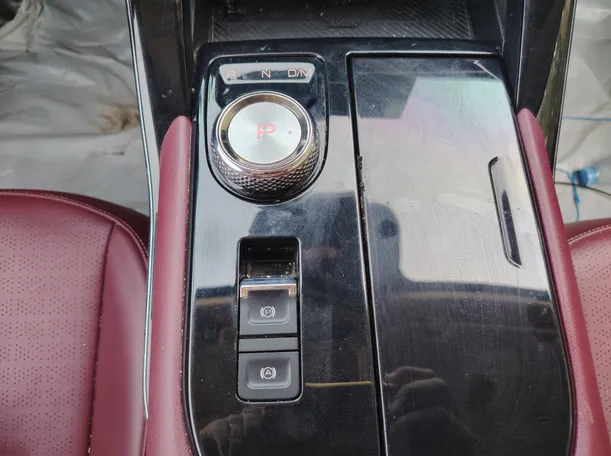 Car image 19