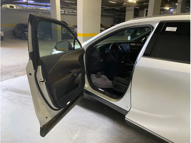 Car image 10