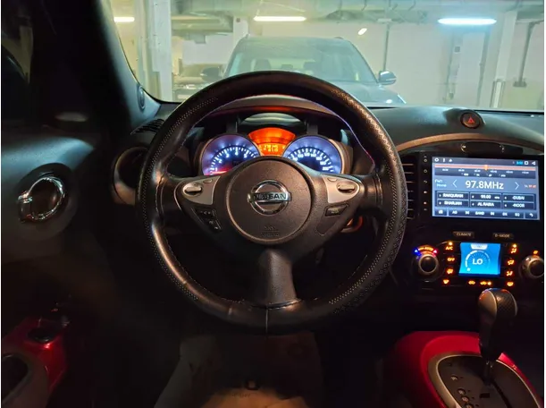 Car image 14