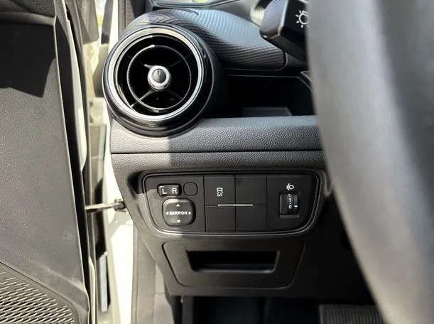 Car image 28