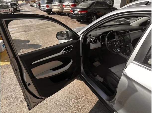 Car image 11