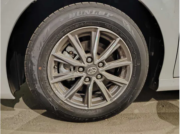 Car image 9