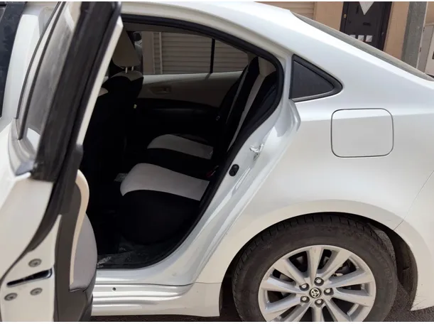Car image 15