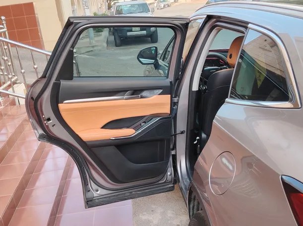Car image 15