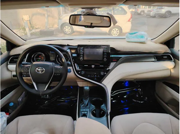Car image 19