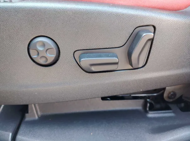 Car image 30