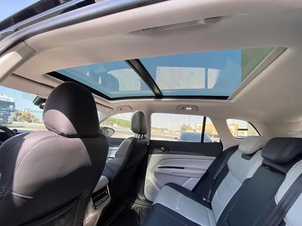 Car image 13