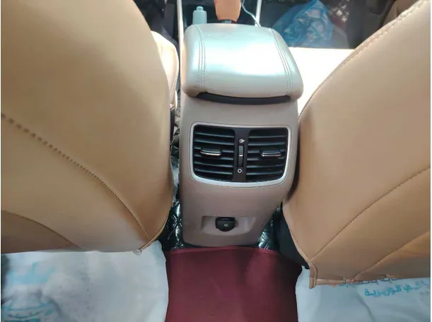 Car image 40
