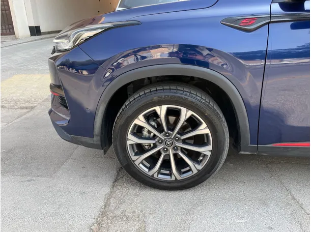 Car image 9