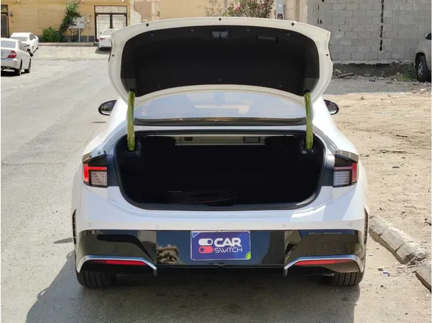 Car image 26