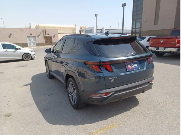 Car image 7