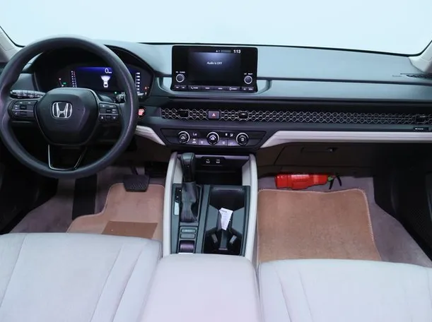 Car image 14