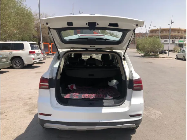 Car image 18