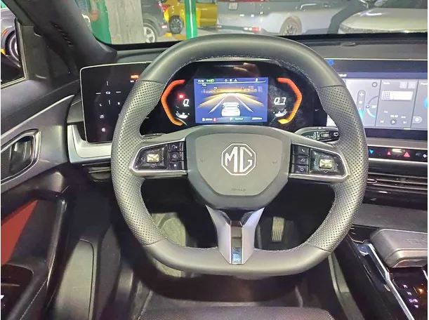Car image 14