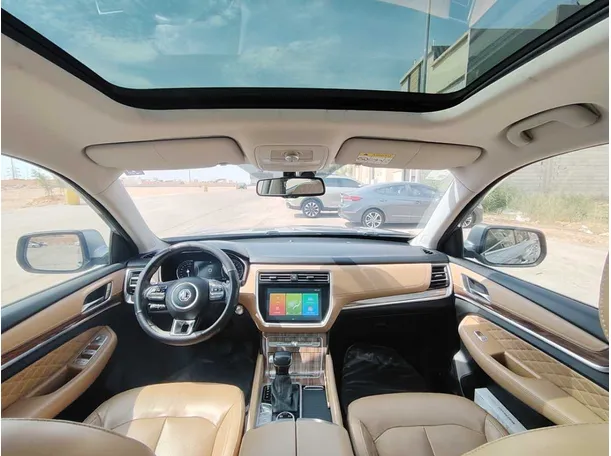 Car image 19