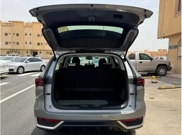 Car image 22