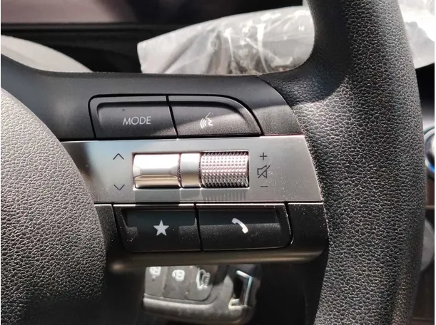 Car image 24