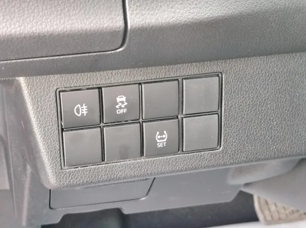 Car image 26