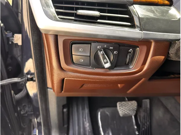 Car image 29