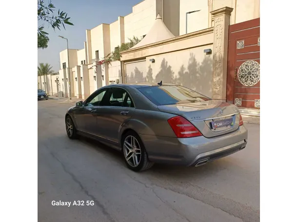 Car image 30