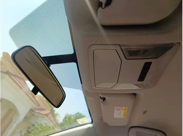 Car image 29
