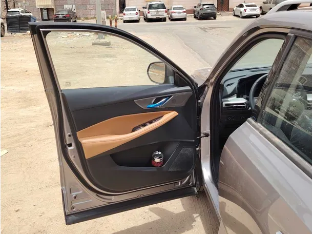 Car image 11
