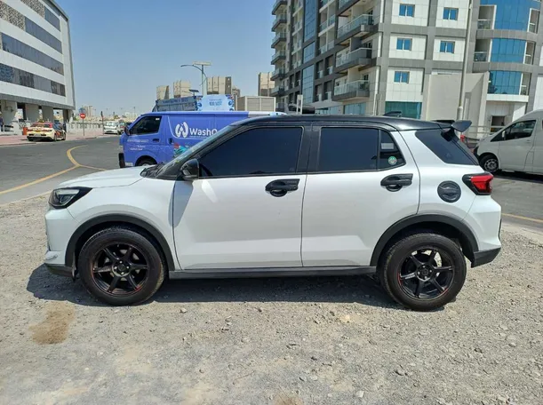 Car image 8