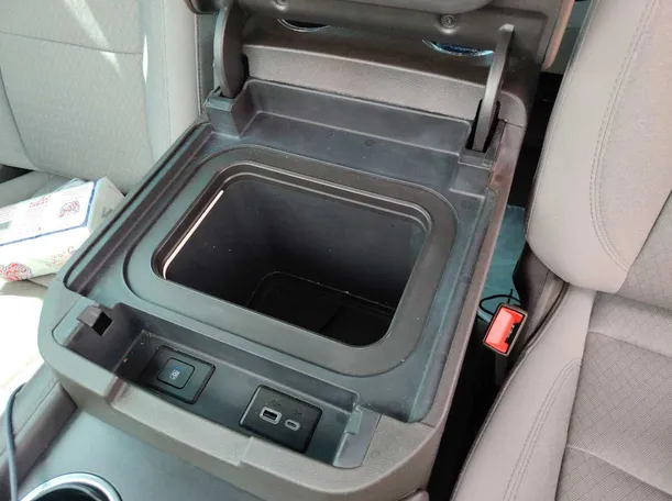 Car image 29
