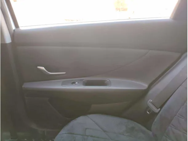 Car image 35