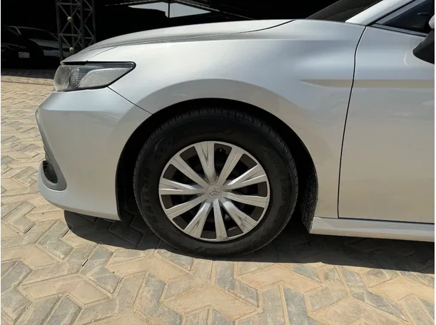 Car image 9