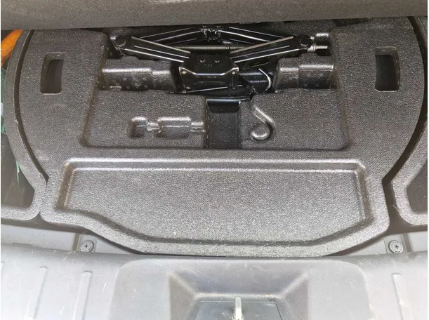 Car image 21