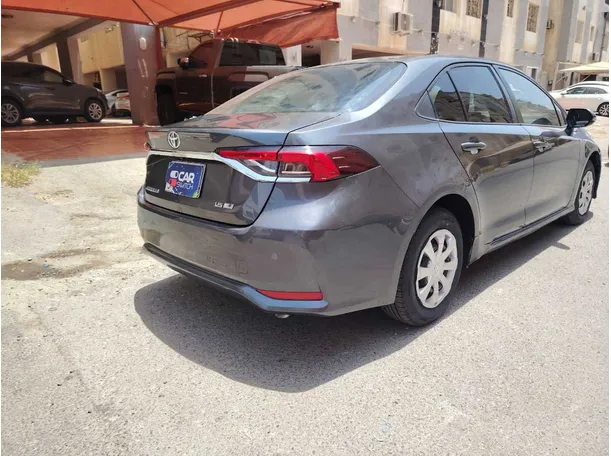 Car image 5