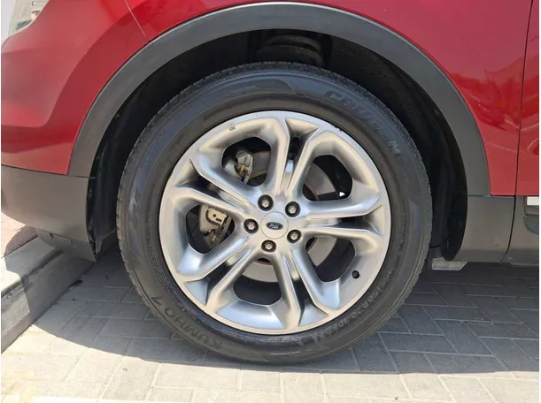 Car image 9