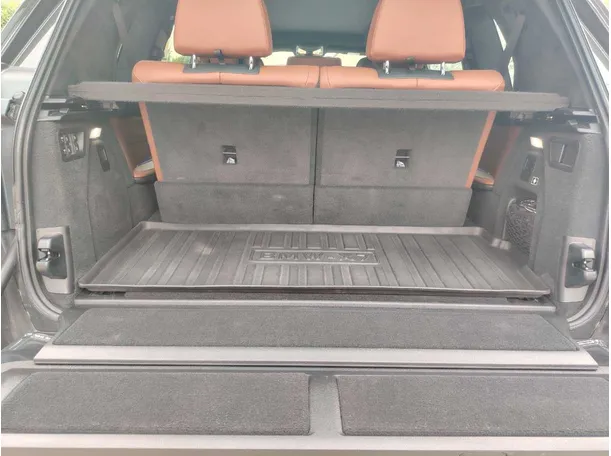 Car image 29