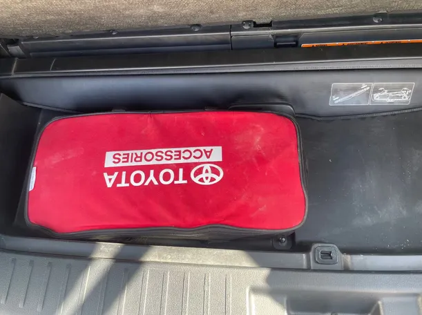 Car image 25