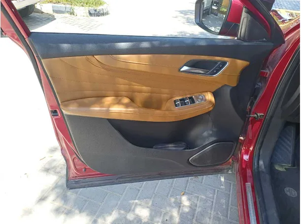 Car image 10