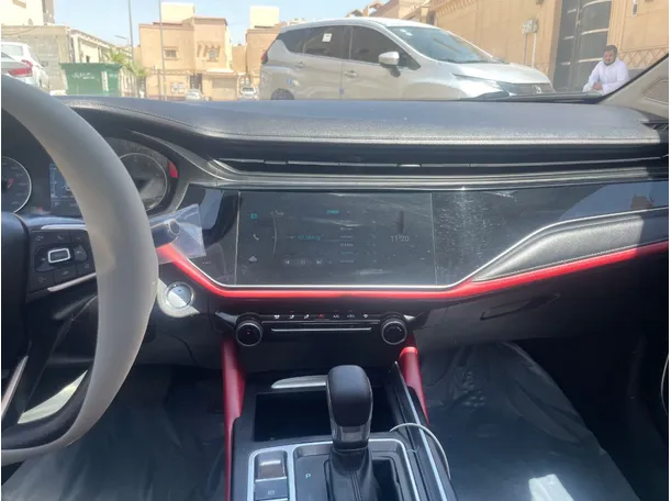 Car image 19
