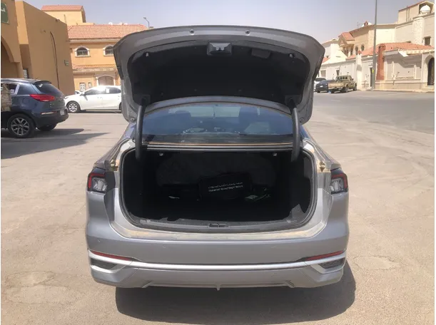 Car image 21