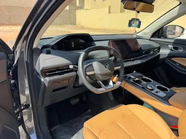 Car image 11
