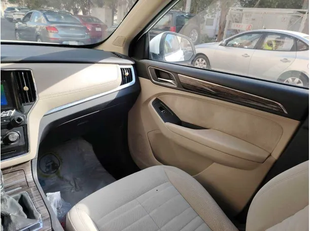 Car image 25