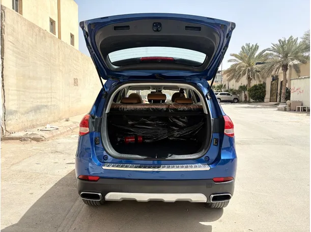 Car image 23