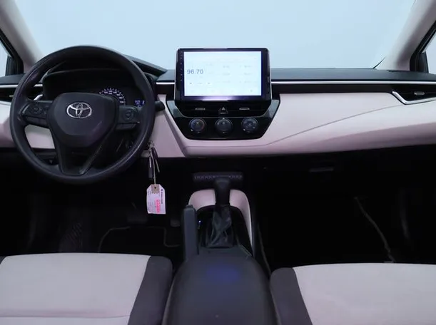 Car image 14