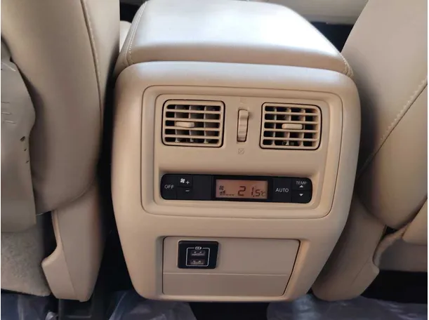 Car image 29