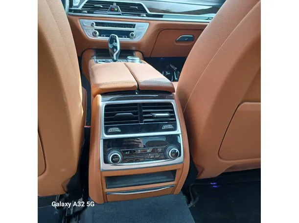 Car image 32