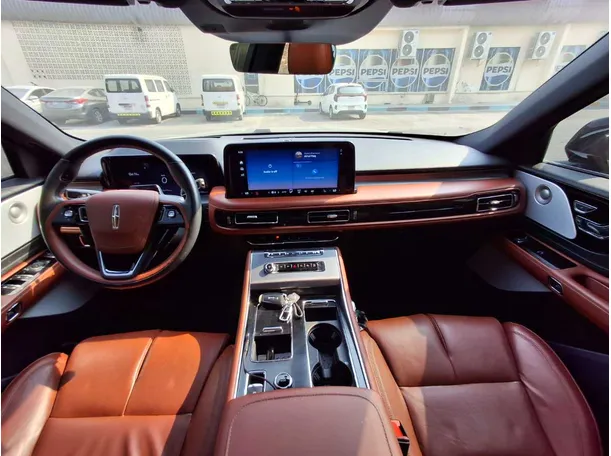Car image 15