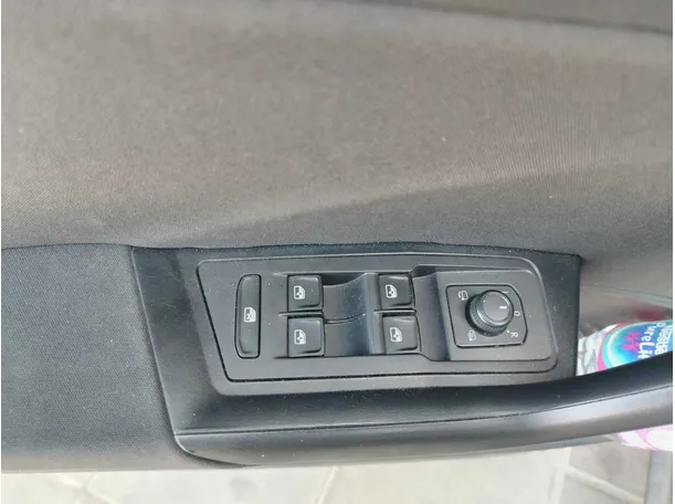 Car image 36