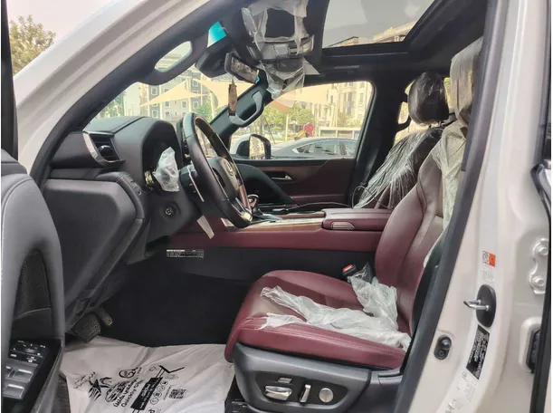 Car image 15